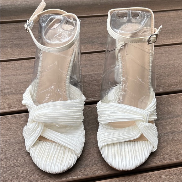 Ruffled Twist Top Fabric Covered White Women's Heeled Sandals - Size 7.5 - Picture 2 of 13